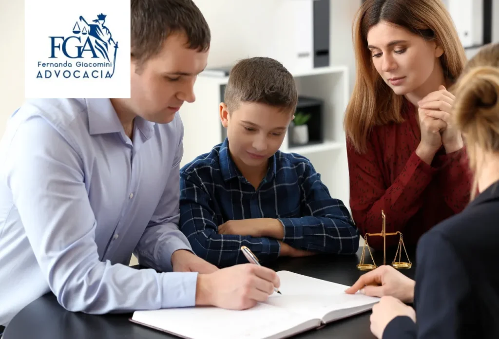 Profissional analisando documentos jurídicos, representando Serviços Jurídicos voltados ao Direito de Família